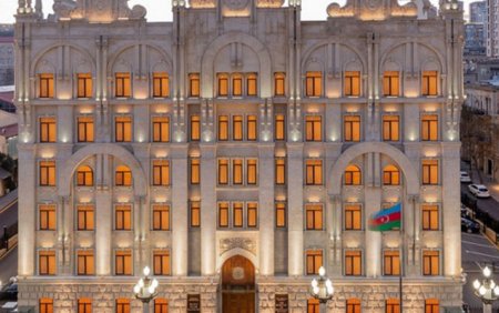 Ильхам Алиев подписал Указ о повышении ежемесячных должностных окладов военнослужащих действительной военной службы Главного управления Внутренних войск МВД