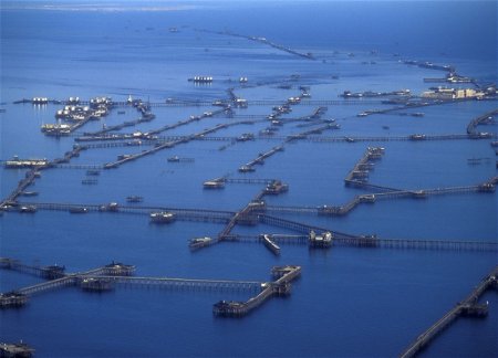 На нефтепроводе «Нефтяные камни» — Дюбенди произошла утечка