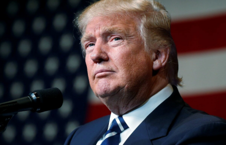 Дональд Трамп разрешил давать взятки иностранным чиновникам