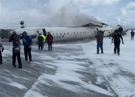 В аэропорту Торонто самолет Delta Airlines перевернулся при посадке