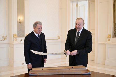 Ильхам Алиев вчера принял Хулуси Акара