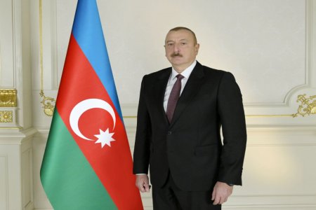 Президент Ильхам Алиев поздравил президента Гайаны