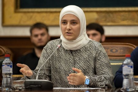 Дочь Кадырова решила уйти с поста вице-премьера