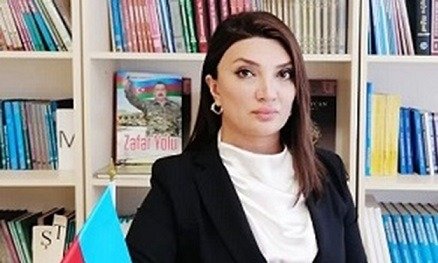 Директор бакинской школы уволена после скандала с аудиозаписью