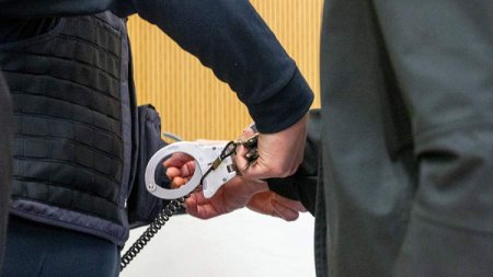 Сотрудники МЧС помогли полиции задержать подозреваемых