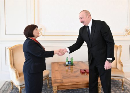 Президент Ильхам Алиев вручил Сахибе Гафаровой орден «Шараф»