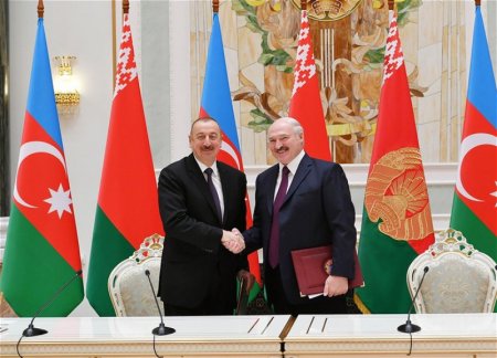Лукашенко поздравил Ильхама Алиева с Новруз байрамы