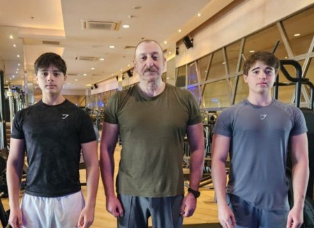 Ильхам Алиев потренировался с внуками в спортзале