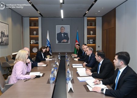 Проходит встреча Джейхуна Байрамова и Феридуна Синирлиоглу в расширенном составе