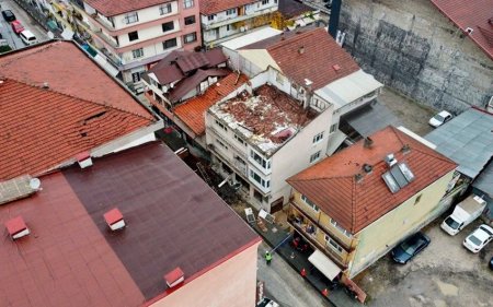 В Стамбуле после землетрясения повреждены более тысячи зданий
