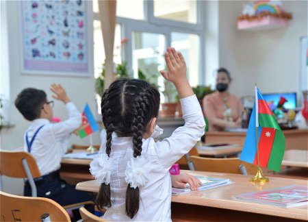 В Азербайджане с этой даты начинаются последние школьные каникулы