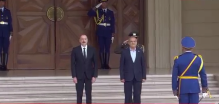 Алиев и Пезешкиан начали переговоры в Баку