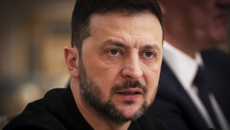 Зеленский намекнул на возможный удар по Параду Победы в Москве