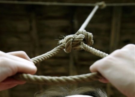 В Шамкирском районе повесился 26-летний мужчина