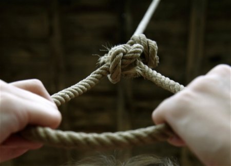 В Масазыре повесилась 23-летняя девушка
