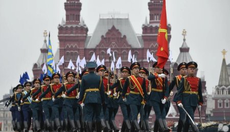 Киев выразил демарш странам, чьи лидеры поехали на парад в Москву