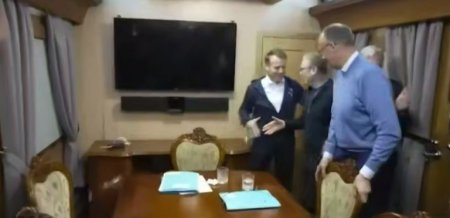 TikTok ограничил поисковые запросы по скандальному видео с Макроном и Мерцем