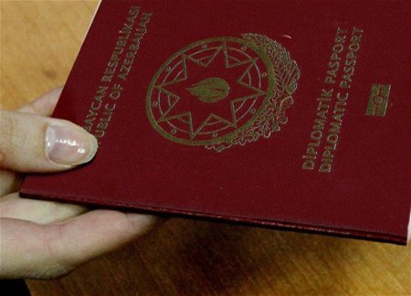 Замначальники отделов Администрации Президента Азербайджана смогут получить диппаспорта