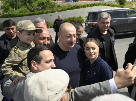 Президент Ильхам Алиев встретился с жителями в городе Лачин