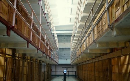 В Пакистане свыше 200 заключенных сбежали из тюрьмы во время землетрясения