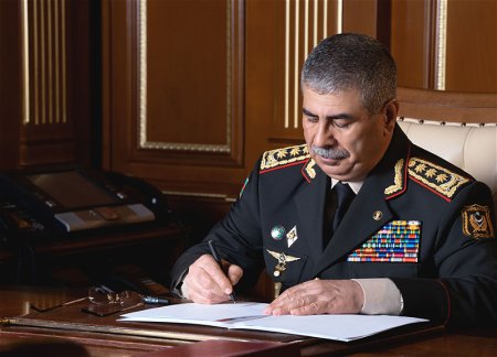 Министр обороны Азербайджана соболезнует в связи с гибелью главы Генштаба ВС Ирана