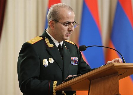 Пашинян уволил директора СНБ Армении за отказ задержать Карапетяна