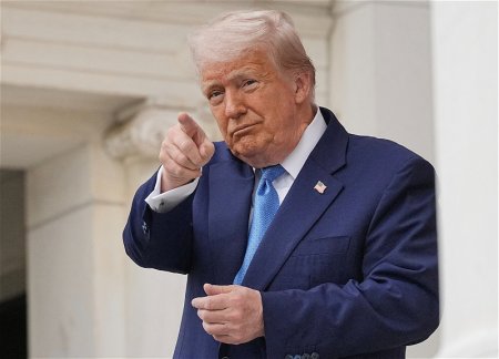 Трамп призвал «вышвырнуть как собаку» журналистку CNN