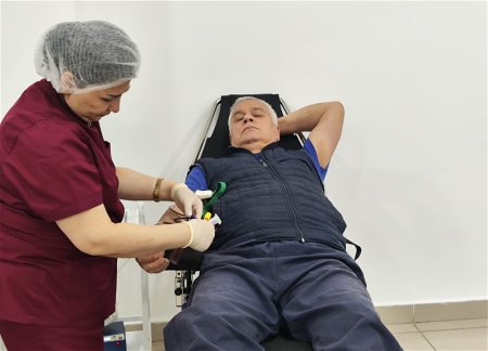 В мечети Тезепир проходит акция по сдаче крови в связи с днем Ашура