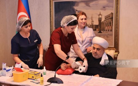 Шейх уль-Ислам Пашазаде сдал кровь в рамках акции ко дню Ашура