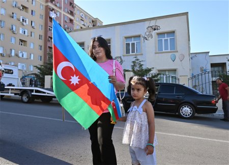 Первая группа бывших вынужденных переселенцев выехала в два села Ходжалинского района