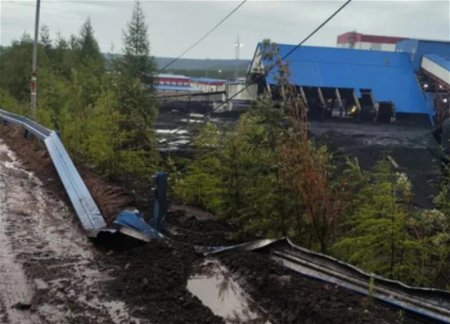 В России при опрокидывании автобуса погибли 13 человек