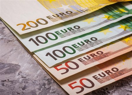 Курс евро превысил 2 маната
