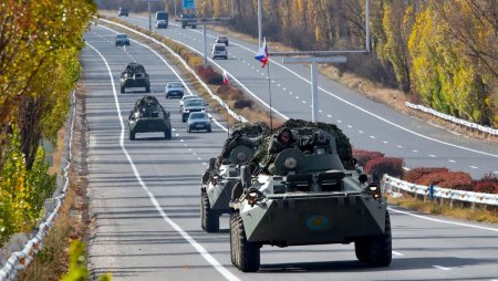 Россия массово перебрасывает оружие и военную технику в Армению