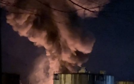 На нефтебазе в Сочи возник пожар после атаки беспилотников