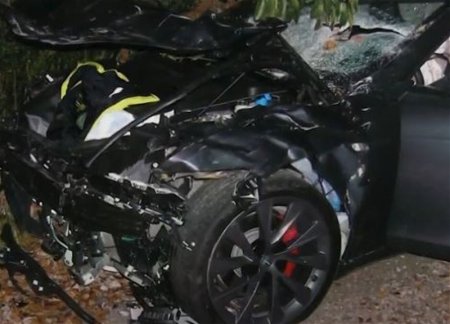 Tesla обязали выплатить владельцу электромобиля сотни миллионов долларов за страшное ДТП