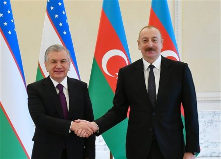 Президент Ильхам Алиев позвонил Шавкату Мирзиёеву