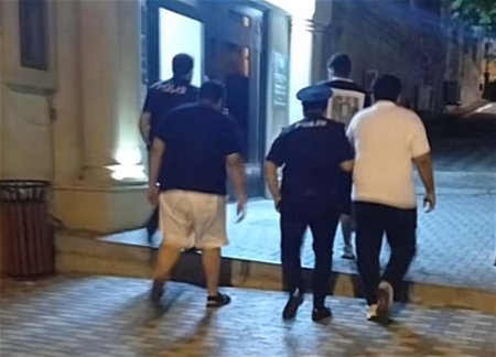 В Баку задержана группа иностранных туристов за неподобающее поведение на Аллее шехидов