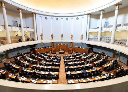 Финский депутат совершил суицид в парламенте