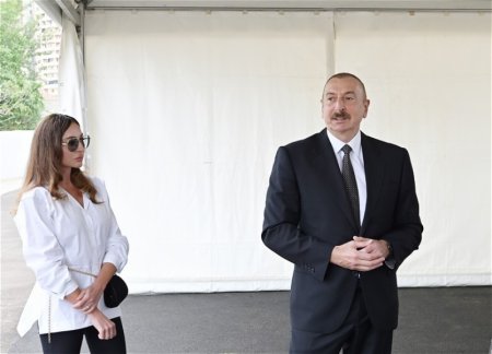 Президент Ильхам Алиев и первая леди Мехрибан Алиева ознакомились с ходом строительных работ на Гянджинском городском стадионе