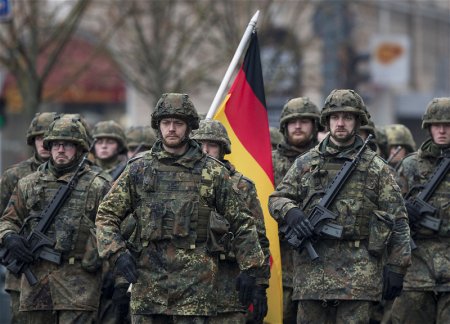 Германия хочет возвратиться к2 обязательной военной службы