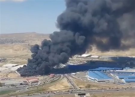 МЧС привлекло 30 единиц техники и 140 человек личного состава к тушению пожара в ТЦ «Сядяряк»