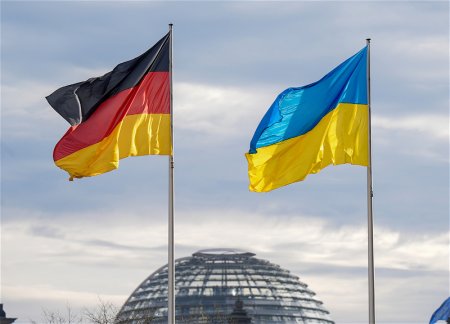 Германия обещает Украине ежегодную помощь в девять миллиардов евро
