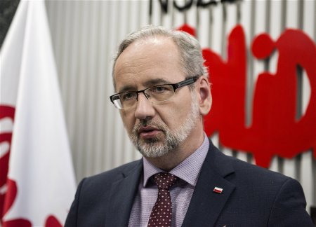 Экс-главу Минздрава Польши избили за ковидные ограничения в стране