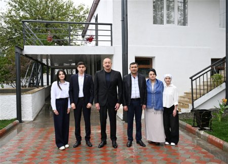 Президент Ильхам Алиев посетил поселок Гадрут Ходжавендского района