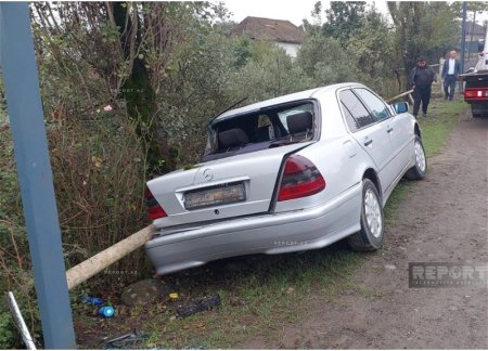 В Азербайджане автомобиль насмерть сбил брата и сестру
