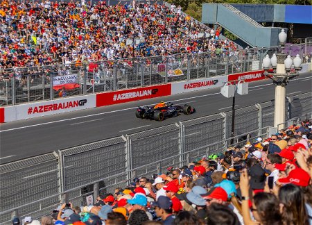 На Formula 1 Qatar Airways Гран-при Азербайджана приостановлена первая сессия свободных заездов
