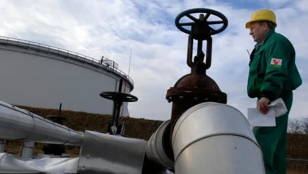 Bloomberg: ЕС хочет ограничить поставки нефти РФ по трубопроводу «Дружба»