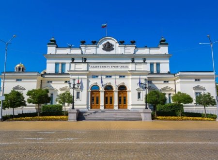 Парламент Болгарии лишил президента права назначать руководителей спецслужб