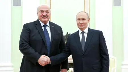 Лукашенко поздравил Путина с днем рождения