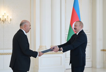 Ильхам Алиев принял верительные грамоты новоназначенного посла Египта в Азербайджане